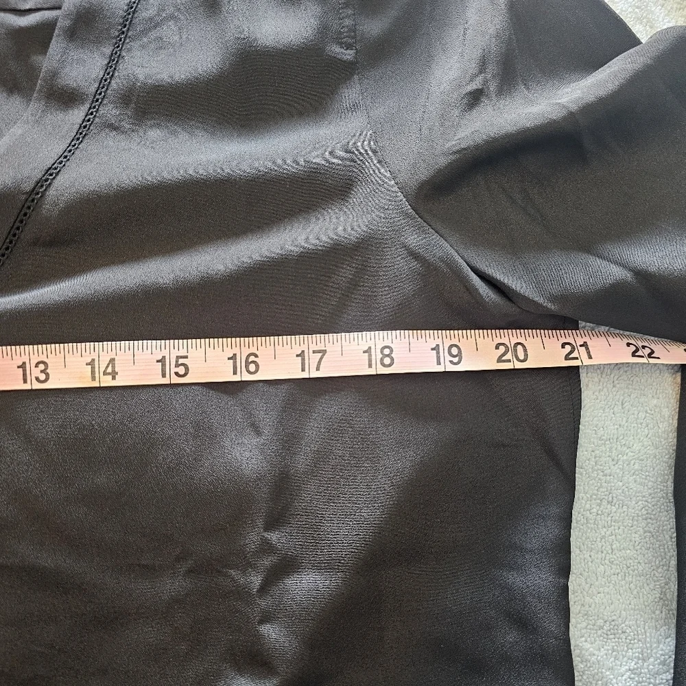 J.Crew Black Long Sleeve V-Neck Blouse – Size Medium